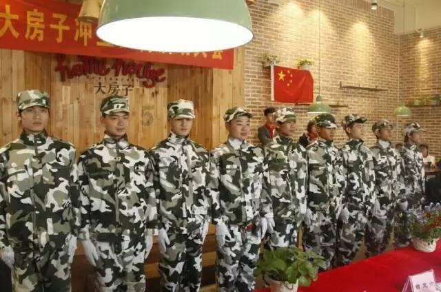 安卓机皇小米14 Ultra下月发！参数惊人还有摄影套装